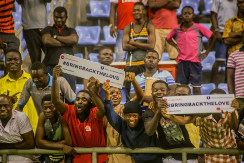 PHOTOS: Fans troop in to watch the Black Stars train ahead of South Africa clash PHOTOS: Fans troop in to watch the Black Stars train ahead of South Africa clash
